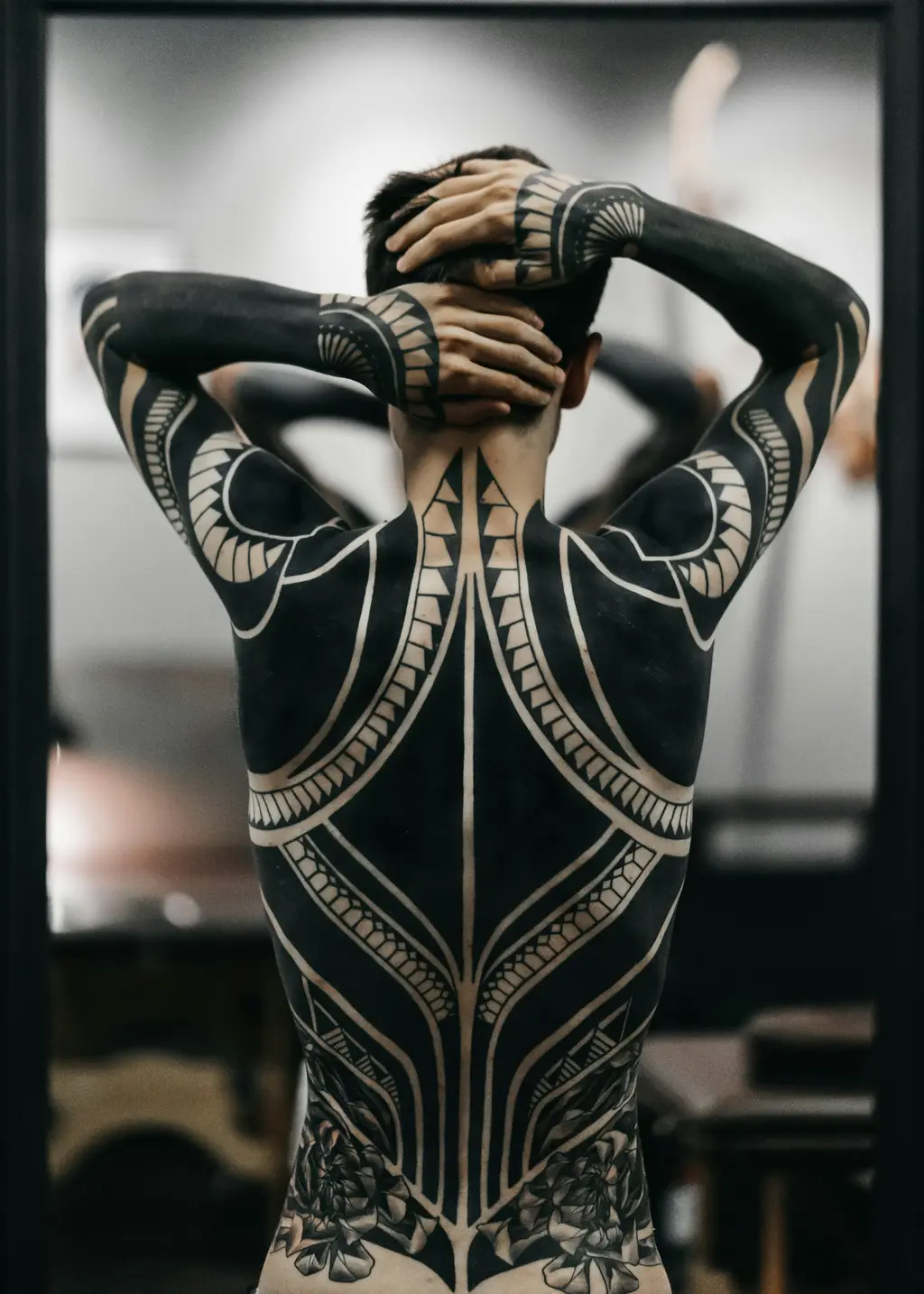 Espalda completa en blackwork ornamental