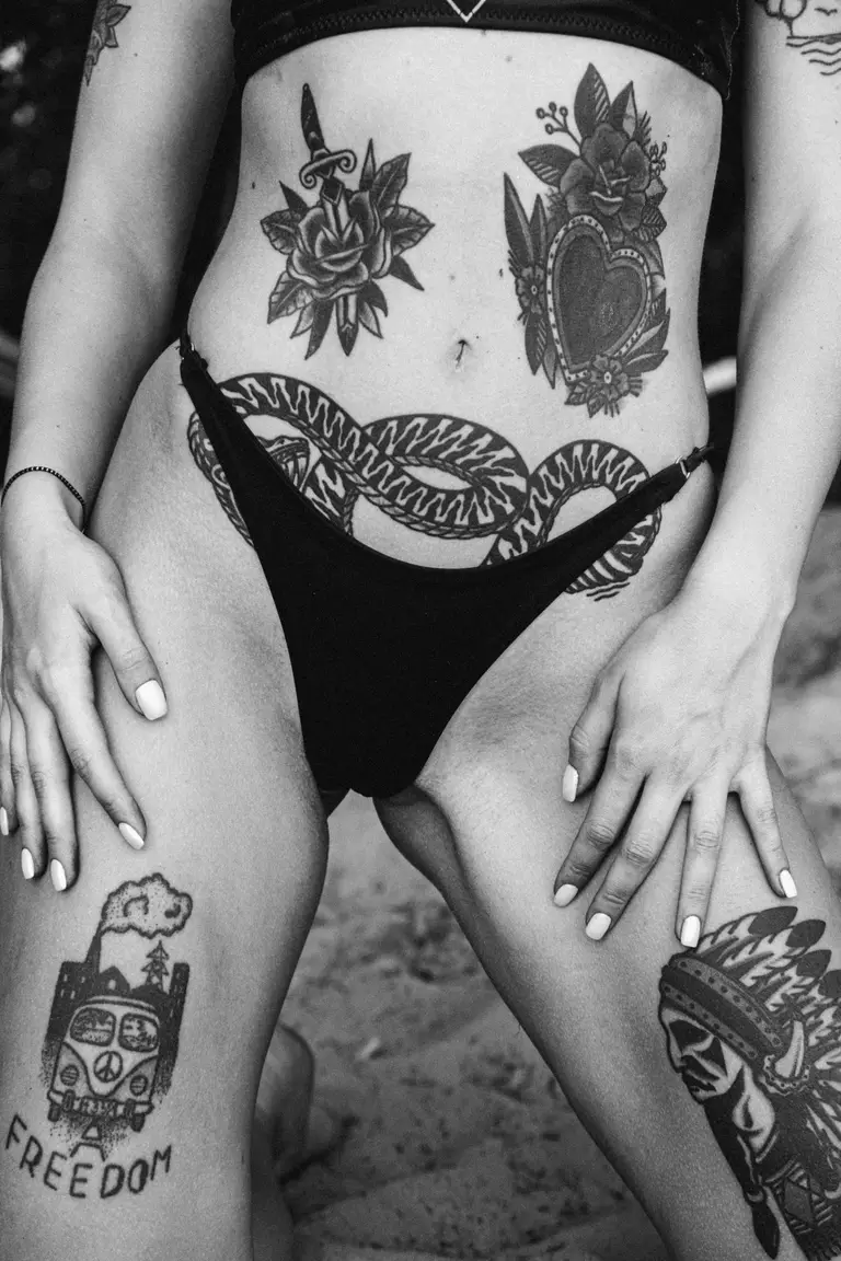 Piezas tradicionales en torso y piernas